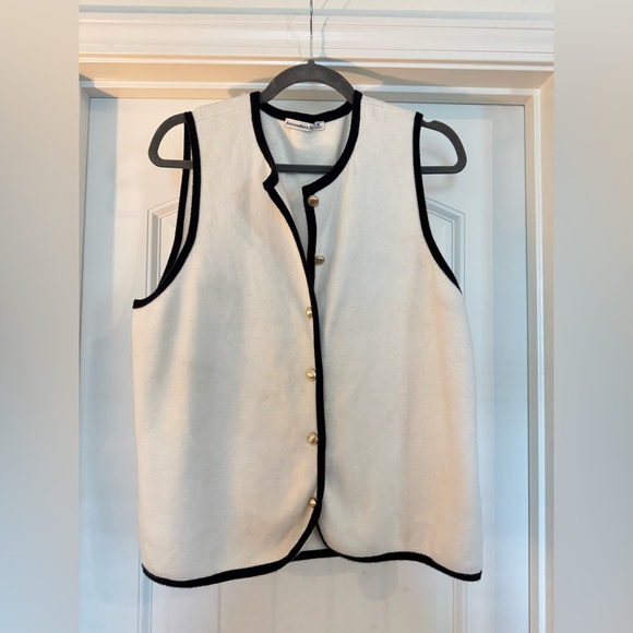 Abercrombie & Fitch White and Black Knit Top - Picture 1 of 3
